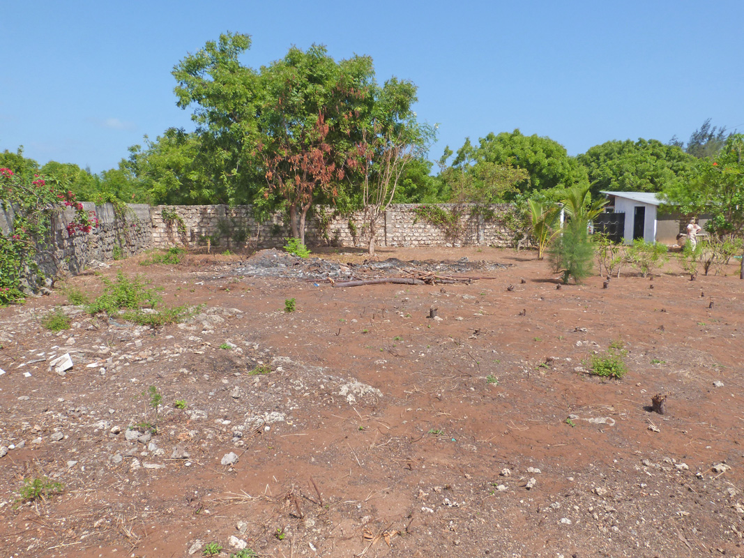 A QUARTER ACRE FREEHOLD PLOT FOR SALE