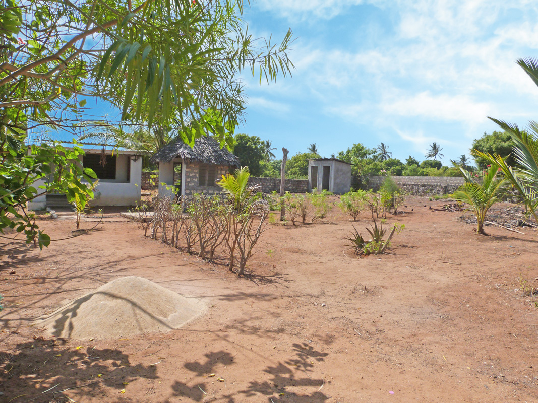A QUARTER ACRE FREEHOLD PLOT FOR SALE