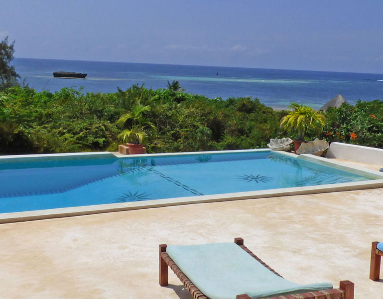 5 BEDROOM HOUSE WITH 3 BEDROOM COTTAGE OVERLOOKING THE WATAMU MARINE PARK FOR SALE WITH 2ND BACK PLOT & 6 BEDROOM HOUSE