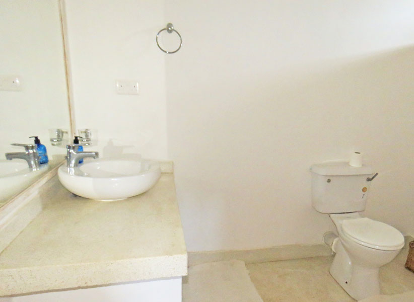 6 BEDROOM HOUSE WITH POOL AND PRIVATE BEACH ACCESS