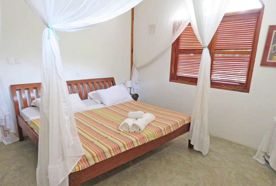 6 BEDROOM HOUSE WITH POOL AND PRIVATE BEACH ACCESS