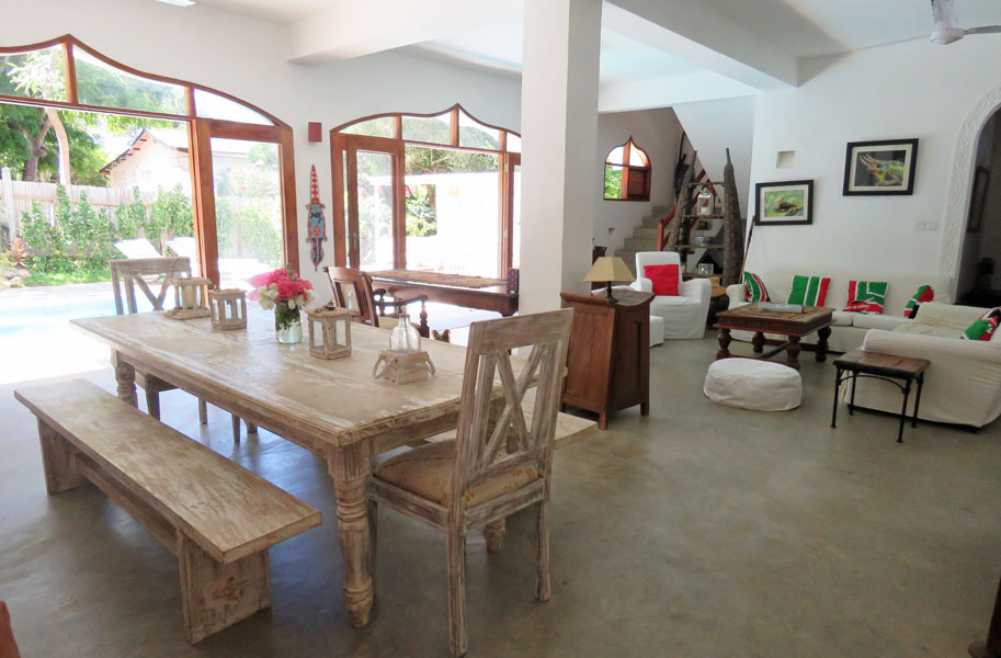 6 BEDROOM HOUSE WITH POOL AND PRIVATE BEACH ACCESS