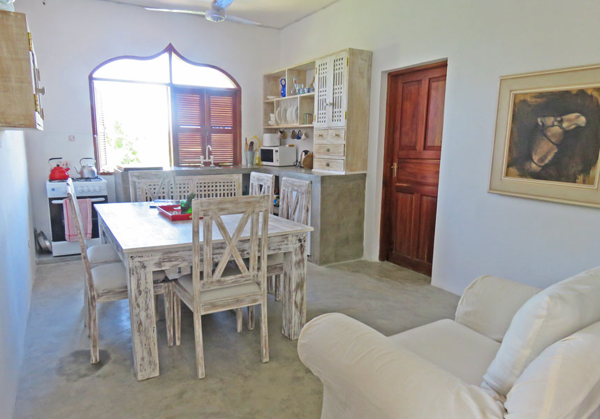 6 BEDROOM HOUSE WITH POOL AND PRIVATE BEACH ACCESS