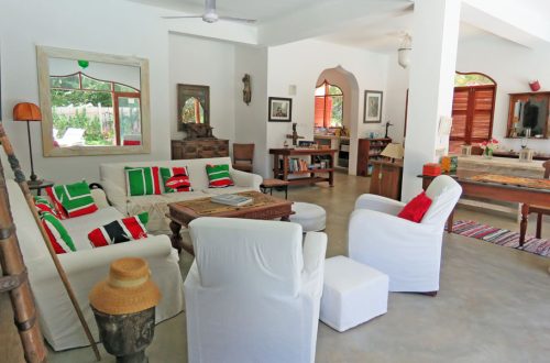 6 BEDROOM HOUSE WITH POOL AND PRIVATE BEACH ACCESS