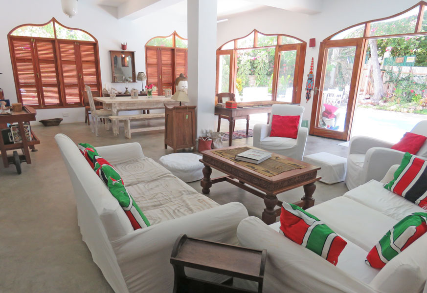 6 BEDROOM HOUSE WITH POOL AND PRIVATE BEACH ACCESS