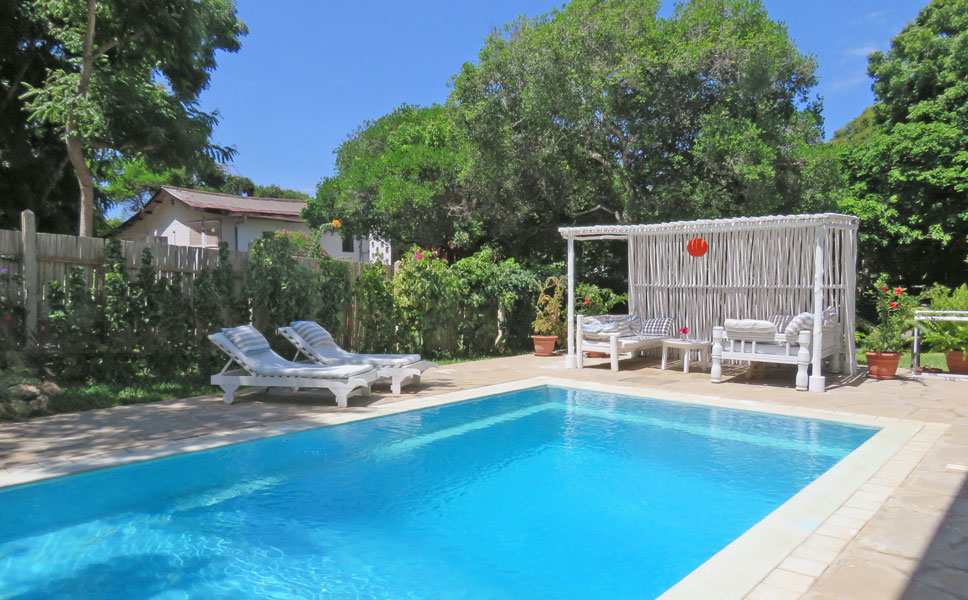 6 BEDROOM HOUSE WITH POOL AND PRIVATE BEACH ACCESS
