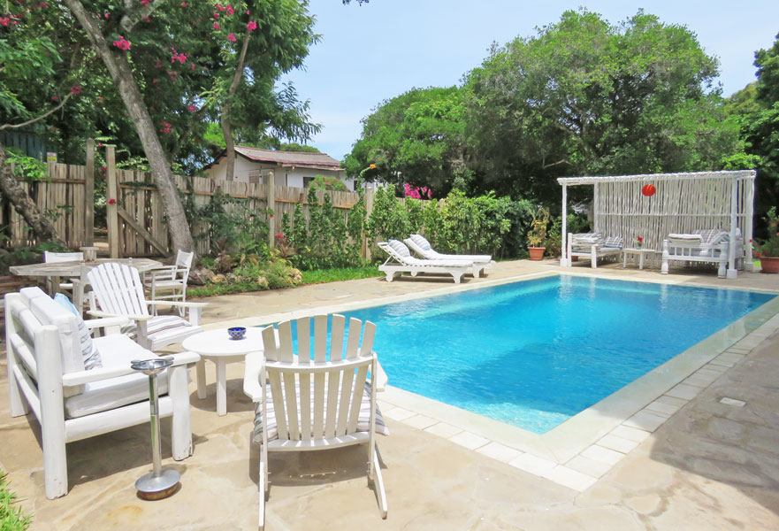 6 BEDROOM HOUSE WITH POOL AND PRIVATE BEACH ACCESS