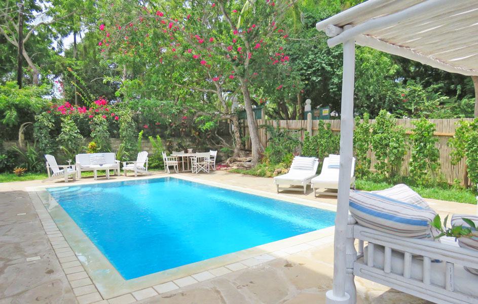 6 BEDROOM HOUSE WITH POOL AND PRIVATE BEACH ACCESS