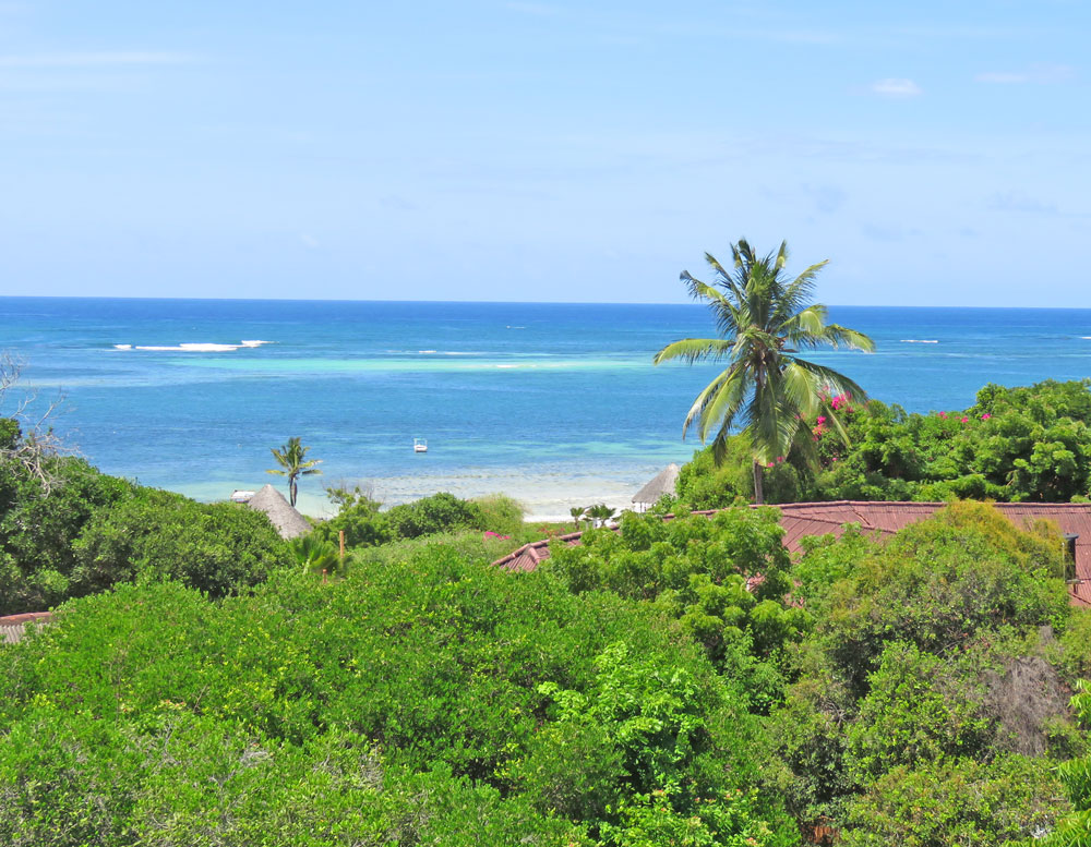 6 BEDROOM HOUSE WITH POOL AND PRIVATE BEACH ACCESS