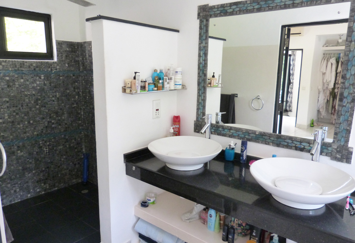 MODERN 4 BEDROOM HOUSE WITH POOL IN MIDA FOREST FOR SALE