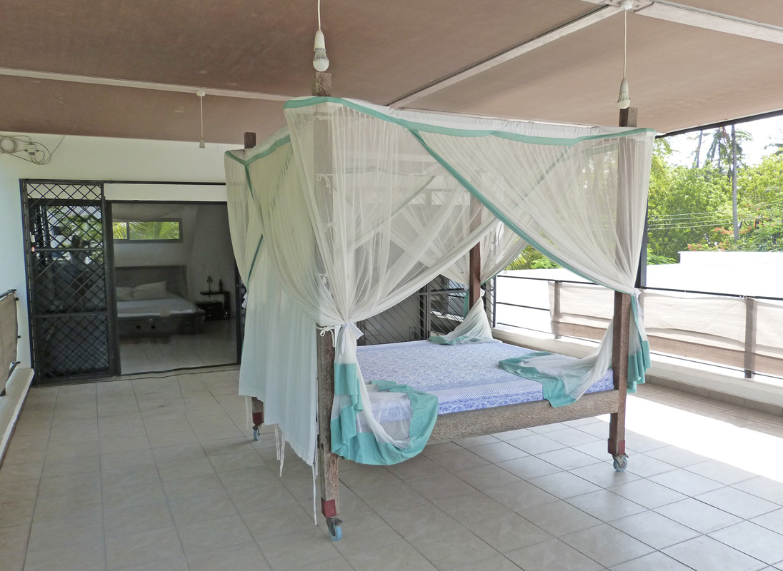 MODERN 4 BEDROOM HOUSE WITH POOL IN MIDA FOREST FOR SALE