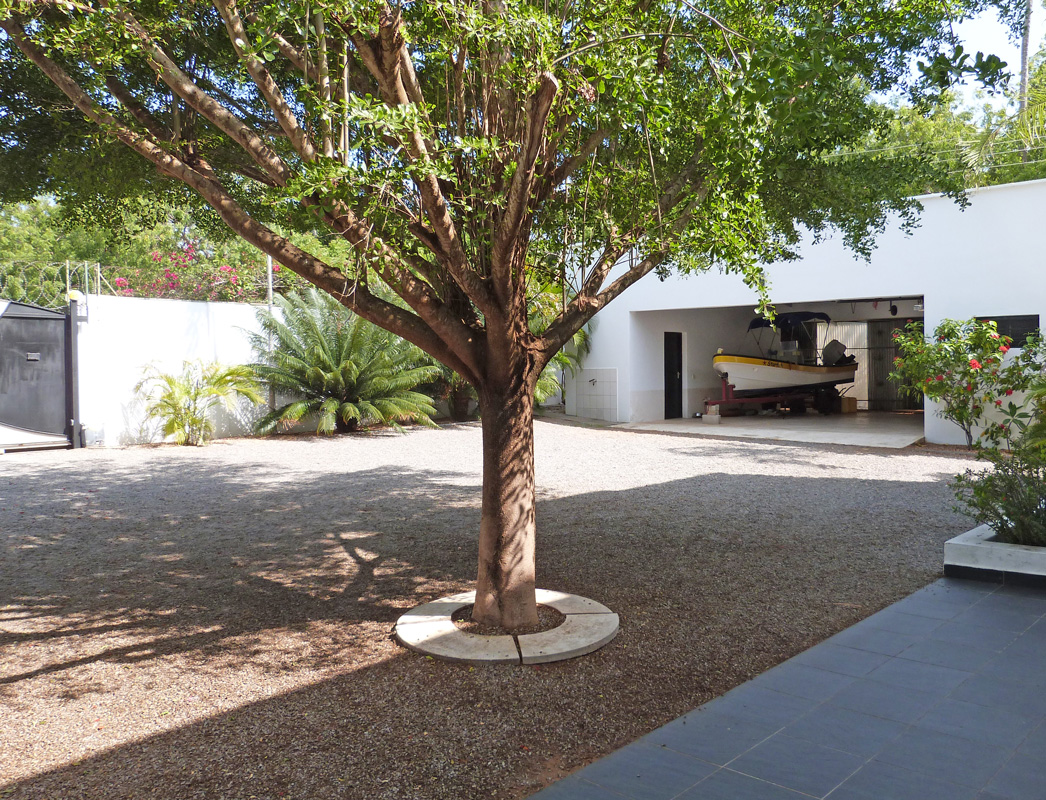 MODERN 4 BEDROOM HOUSE WITH POOL IN MIDA FOREST FOR SALE