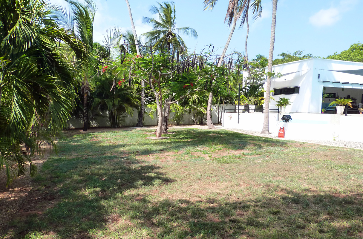 MODERN 4 BEDROOM HOUSE WITH POOL IN MIDA FOREST FOR SALE