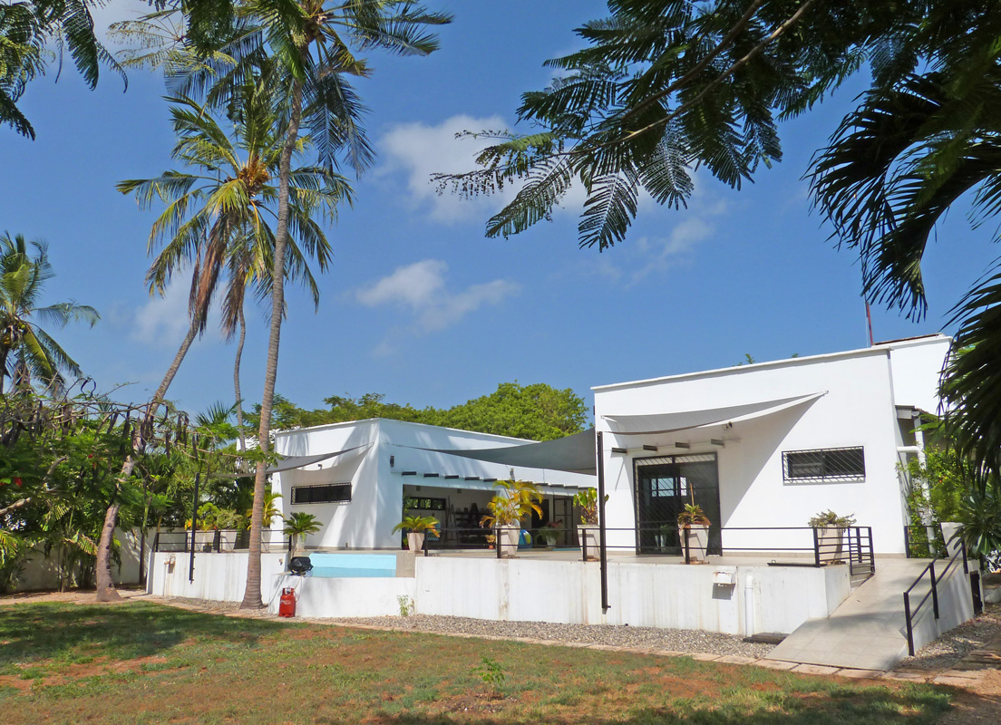 MODERN 4 BEDROOM HOUSE WITH POOL IN MIDA FOREST FOR SALE