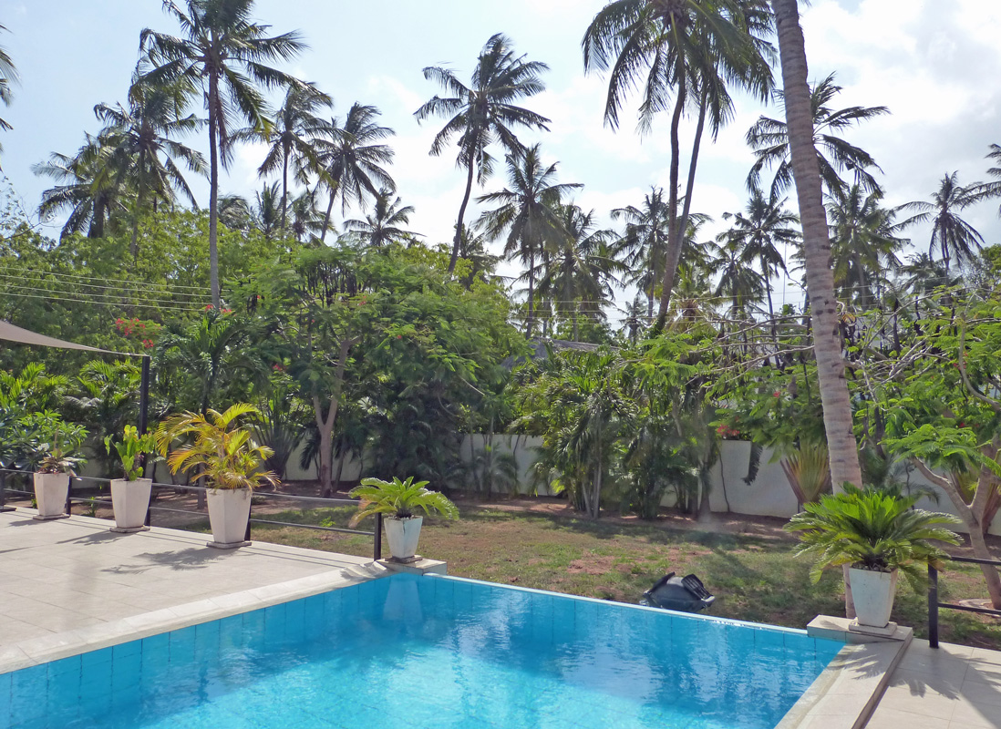 MODERN 4 BEDROOM HOUSE WITH POOL IN MIDA FOREST FOR SALE