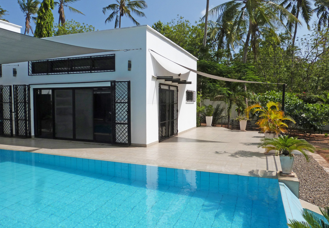 MODERN 4 BEDROOM HOUSE WITH POOL IN MIDA FOREST FOR SALE