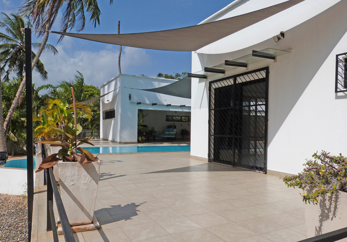 MODERN 4 BEDROOM HOUSE WITH POOL IN MIDA FOREST FOR SALE