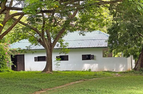 LOVELY 3.17 ACRE PLOT WITH THREE BEDROOM BEACHFRONT HOUSE IN MALINDI