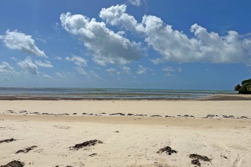 BEAUTIFUL 5 BEDROOM BEACHFRONT HOUSE IN MALINDI FOR SALE
