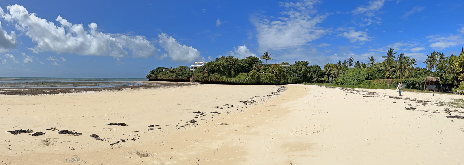 BEAUTIFUL 5 BEDROOM BEACHFRONT HOUSE IN MALINDI FOR SALE