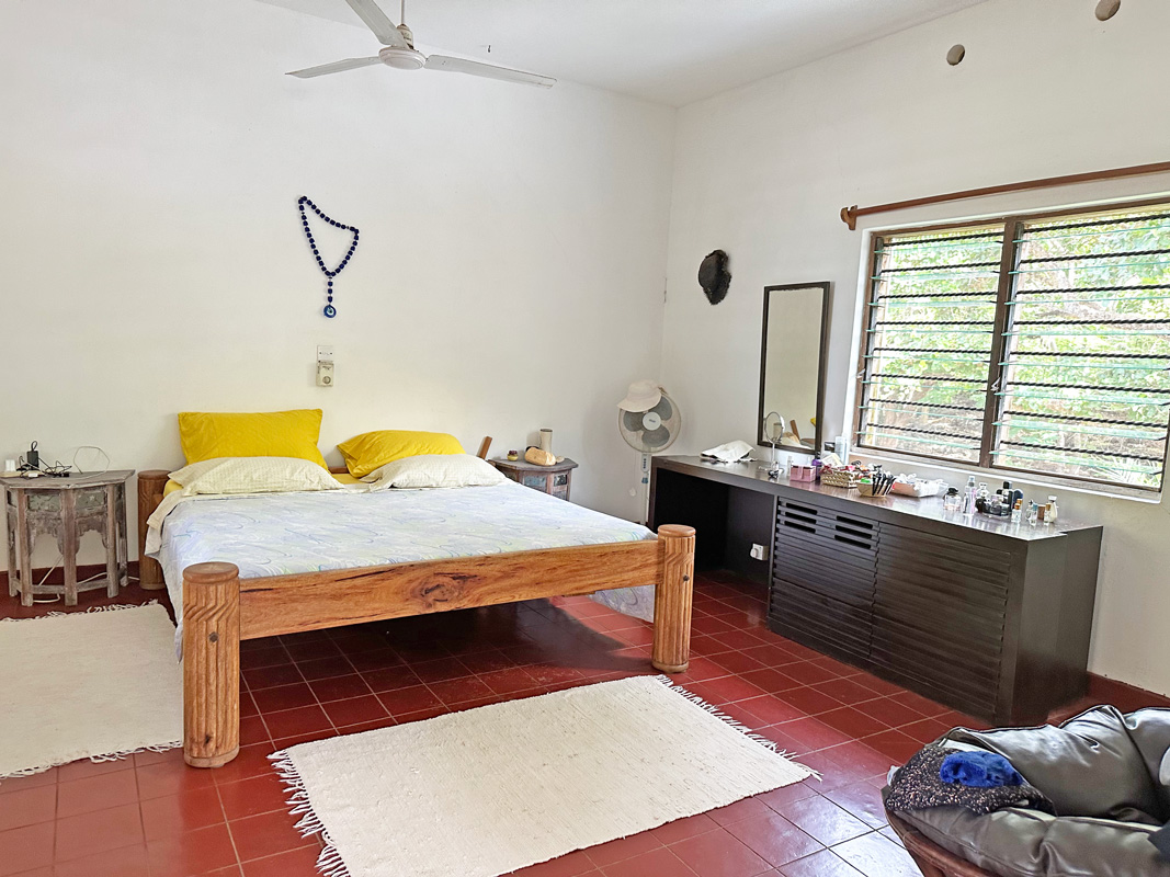 BEAUTIFUL 5 BEDROOM BEACHFRONT HOUSE IN MALINDI FOR SALE