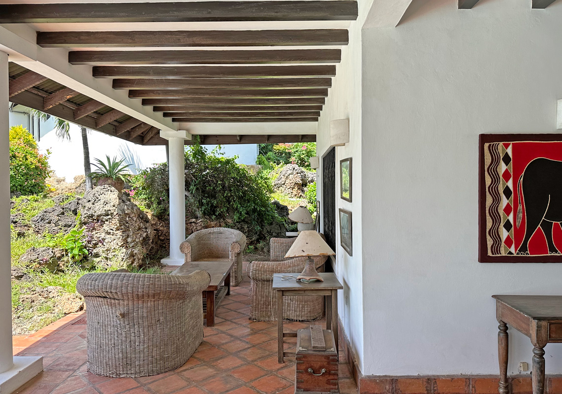 BEAUTIFUL 5 BEDROOM BEACHFRONT HOUSE IN MALINDI FOR SALE