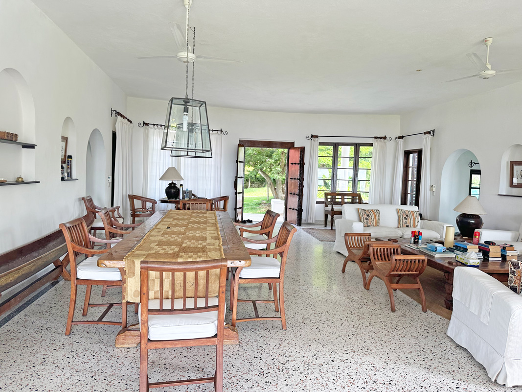 BEAUTIFUL 5 BEDROOM BEACHFRONT HOUSE IN MALINDI FOR SALE