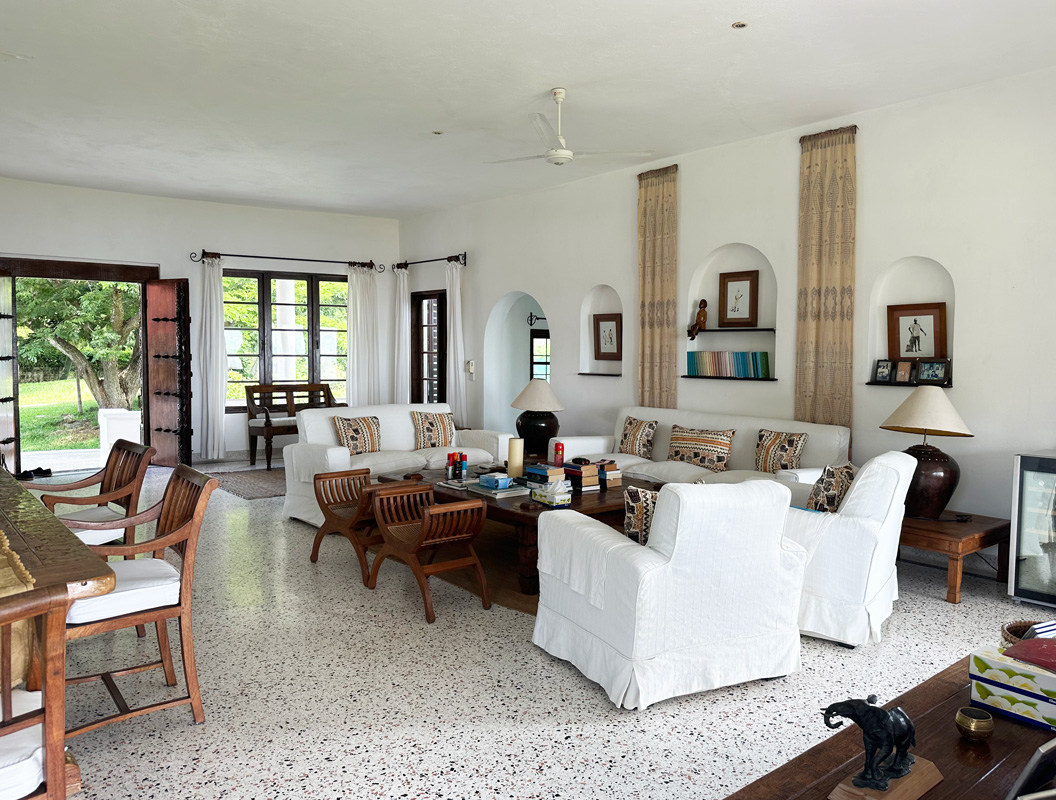 BEAUTIFUL 5 BEDROOM BEACHFRONT HOUSE IN MALINDI FOR SALE
