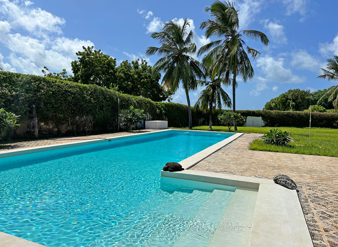 BEAUTIFUL 5 BEDROOM BEACHFRONT HOUSE IN MALINDI FOR SALE