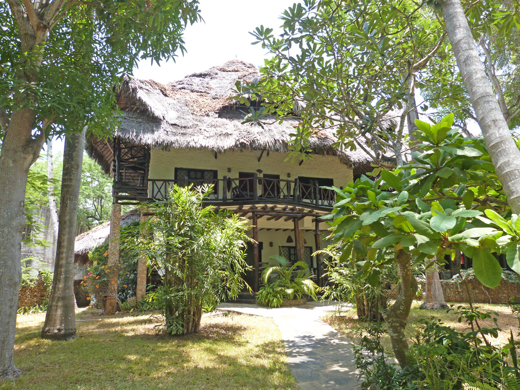 LOVELY 3 BEDROOM PRIVATE VILLA FOR SALE