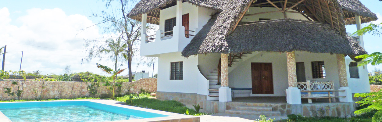 LOVELY THREE BEDROOM HOUSE WITH SWIMMING POOL
