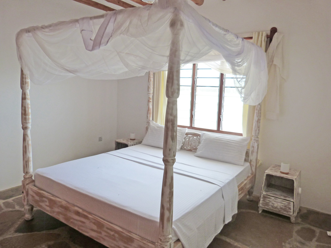 LOVELY THREE BEDROOM HOUSE WITH SWIMMING POOL