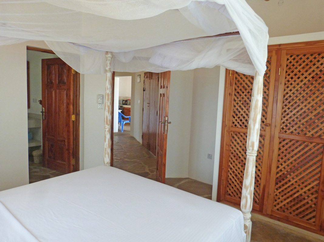 LOVELY THREE BEDROOM HOUSE WITH SWIMMING POOL