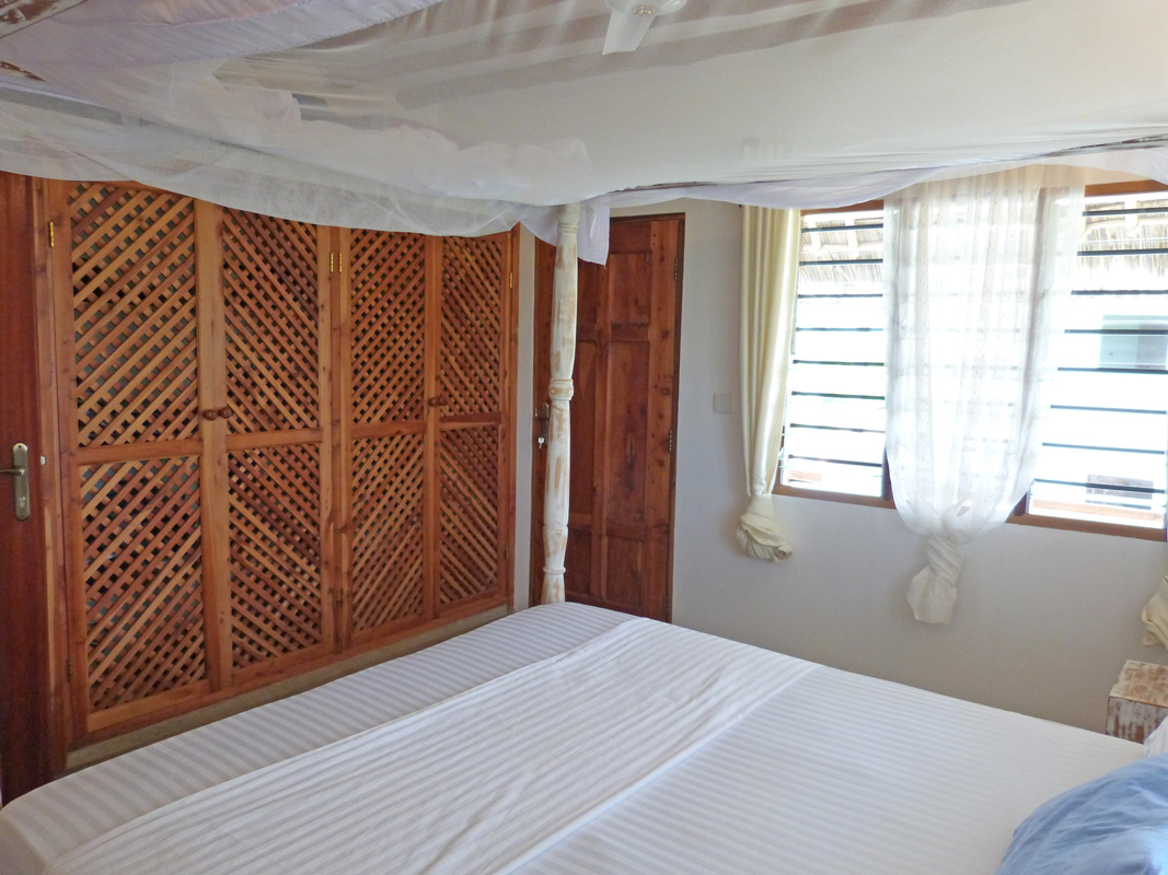 LOVELY THREE BEDROOM HOUSE WITH SWIMMING POOL