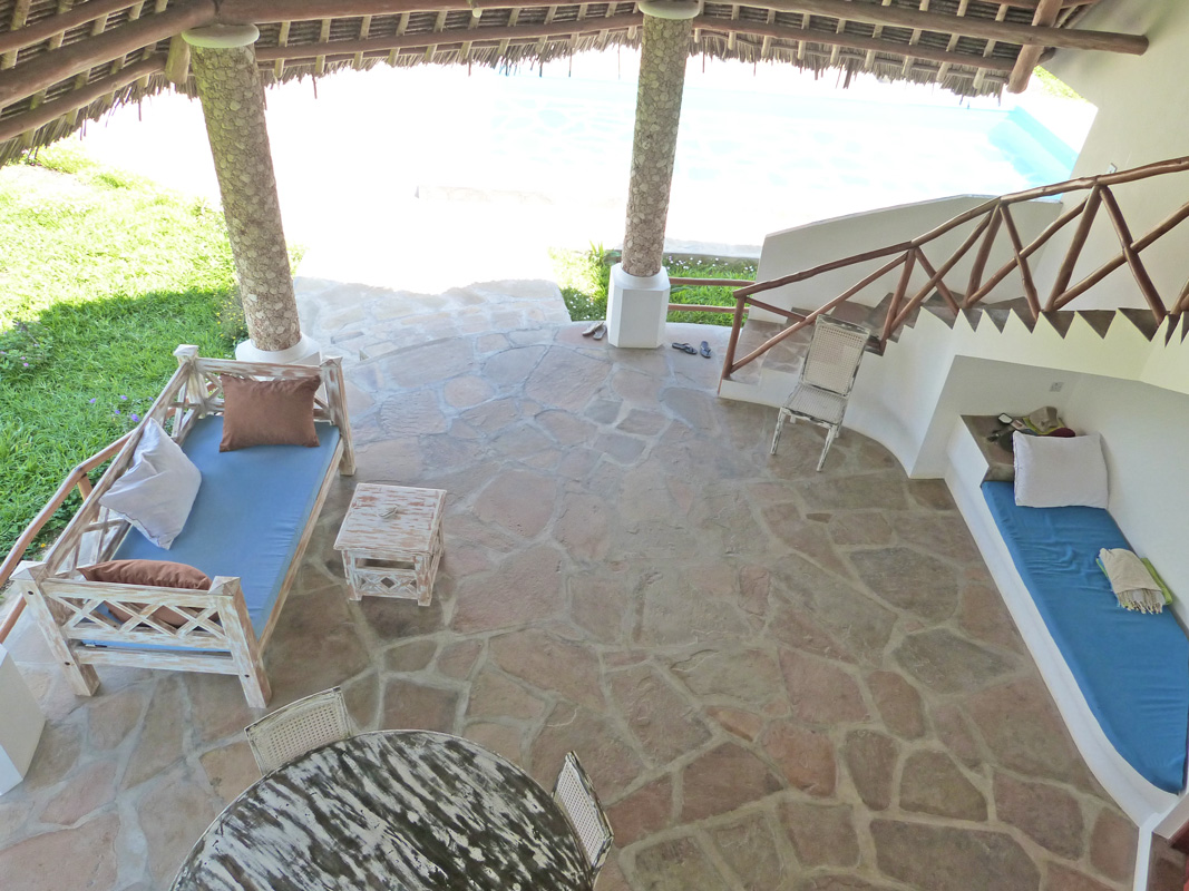 LOVELY THREE BEDROOM HOUSE WITH SWIMMING POOL