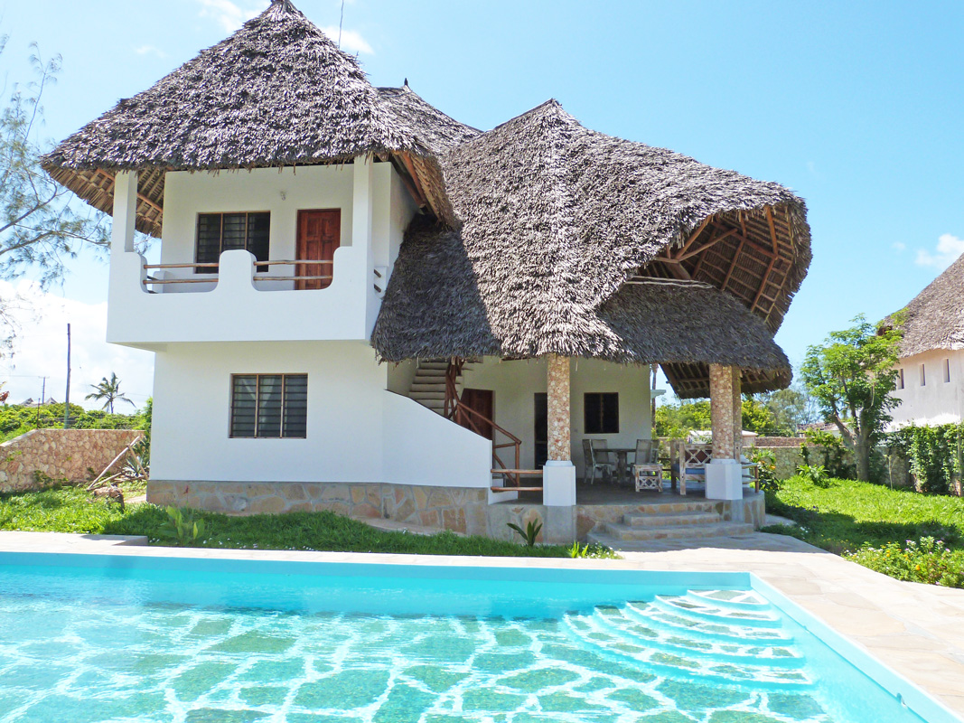 LOVELY THREE BEDROOM HOUSE WITH SWIMMING POOL