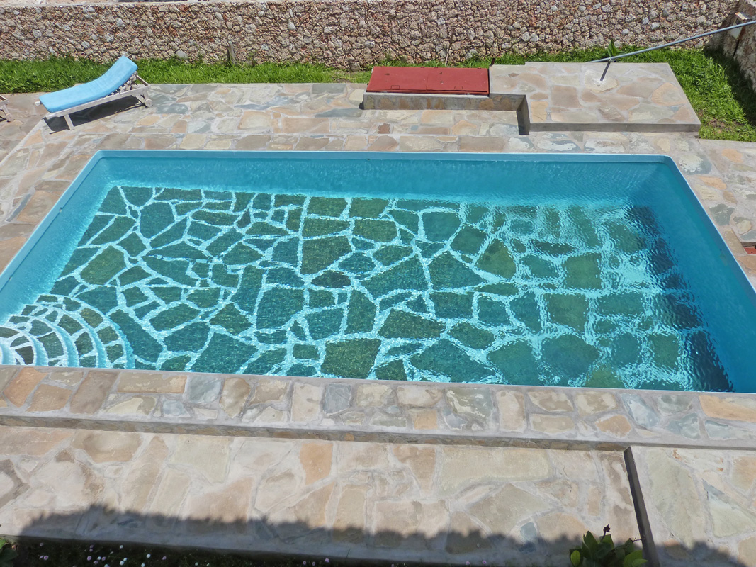 LOVELY THREE BEDROOM HOUSE WITH SWIMMING POOL