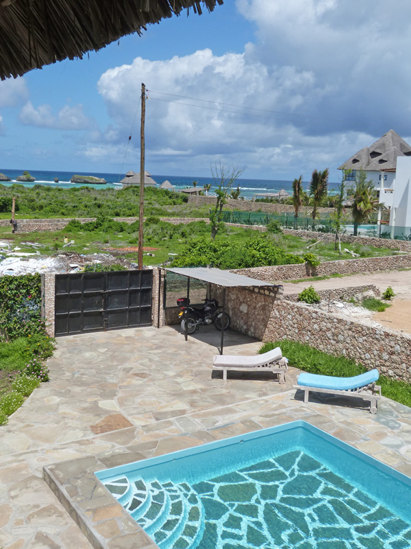 LOVELY THREE BEDROOM HOUSE WITH SWIMMING POOL