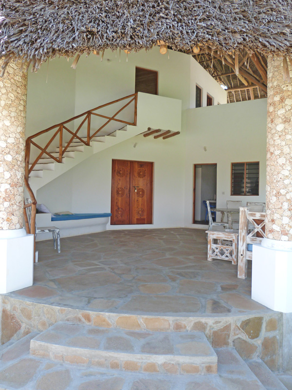 LOVELY THREE BEDROOM HOUSE WITH SWIMMING POOL