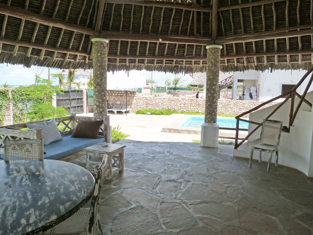 LOVELY THREE BEDROOM HOUSE WITH SWIMMING POOL