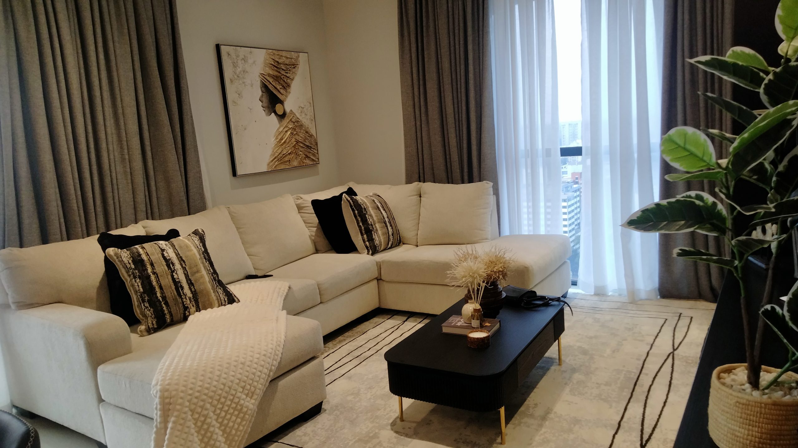 A modern urban living and exquisite 2-bedroom apartment