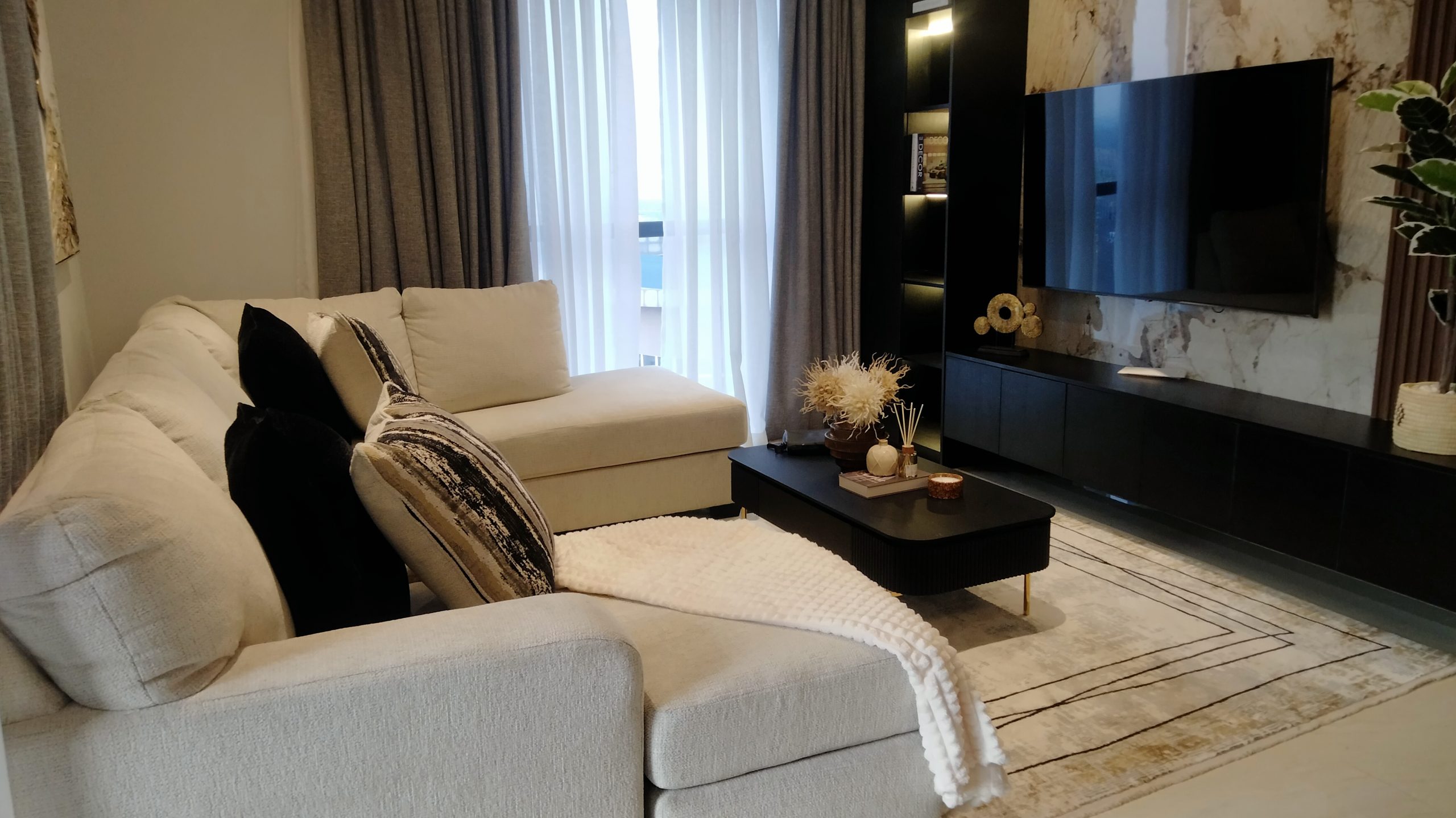 A modern urban living and exquisite 2-bedroom apartment