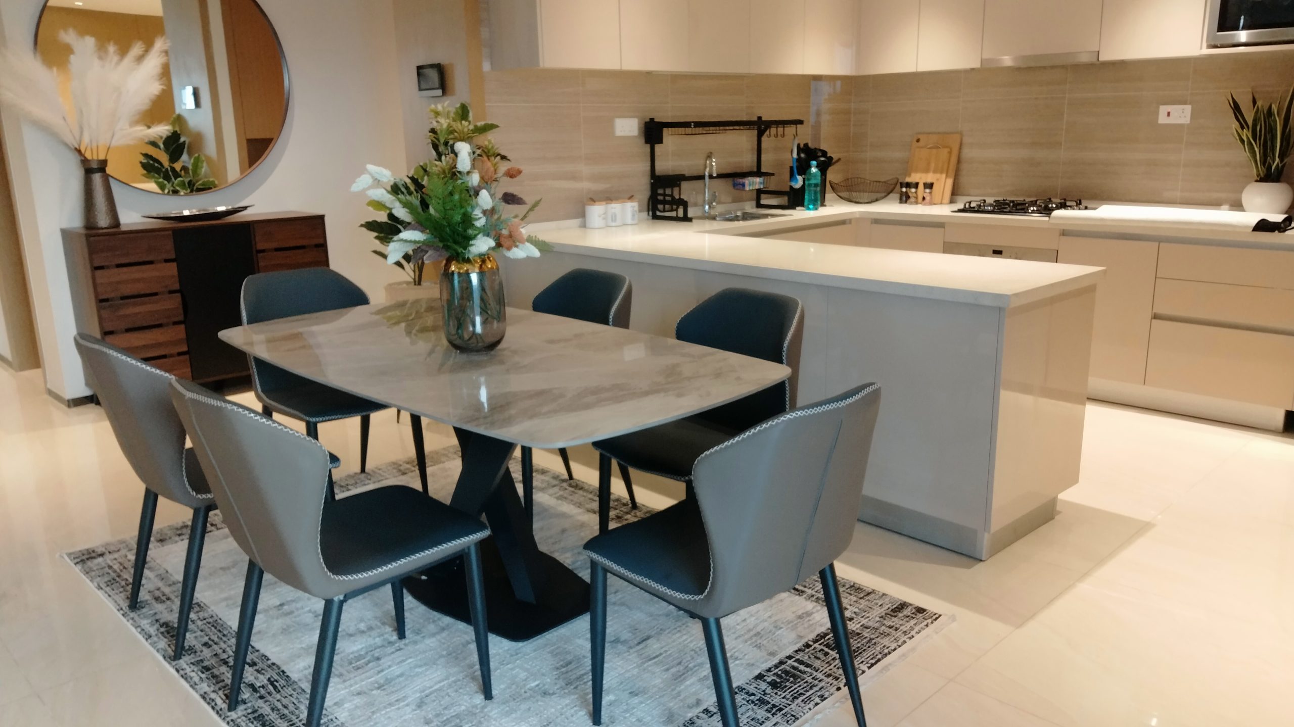A modern urban living and exquisite 2-bedroom apartment
