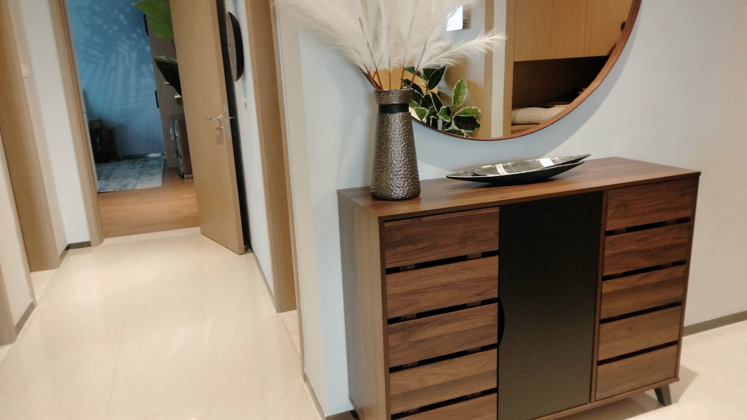 A modern urban living and exquisite 2-bedroom apartment