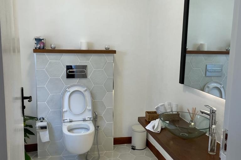 A charming 4-bedroom double storey house on 0.9 Acre of Mature garden for sale          