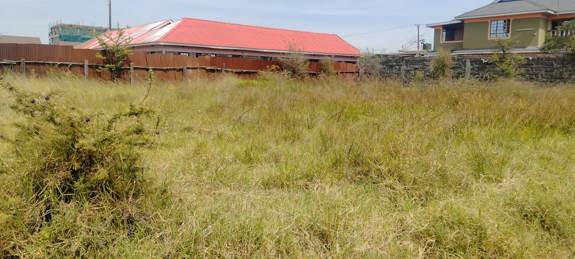 A prime 0.894-acre(90×40) plot located in this fast growing area