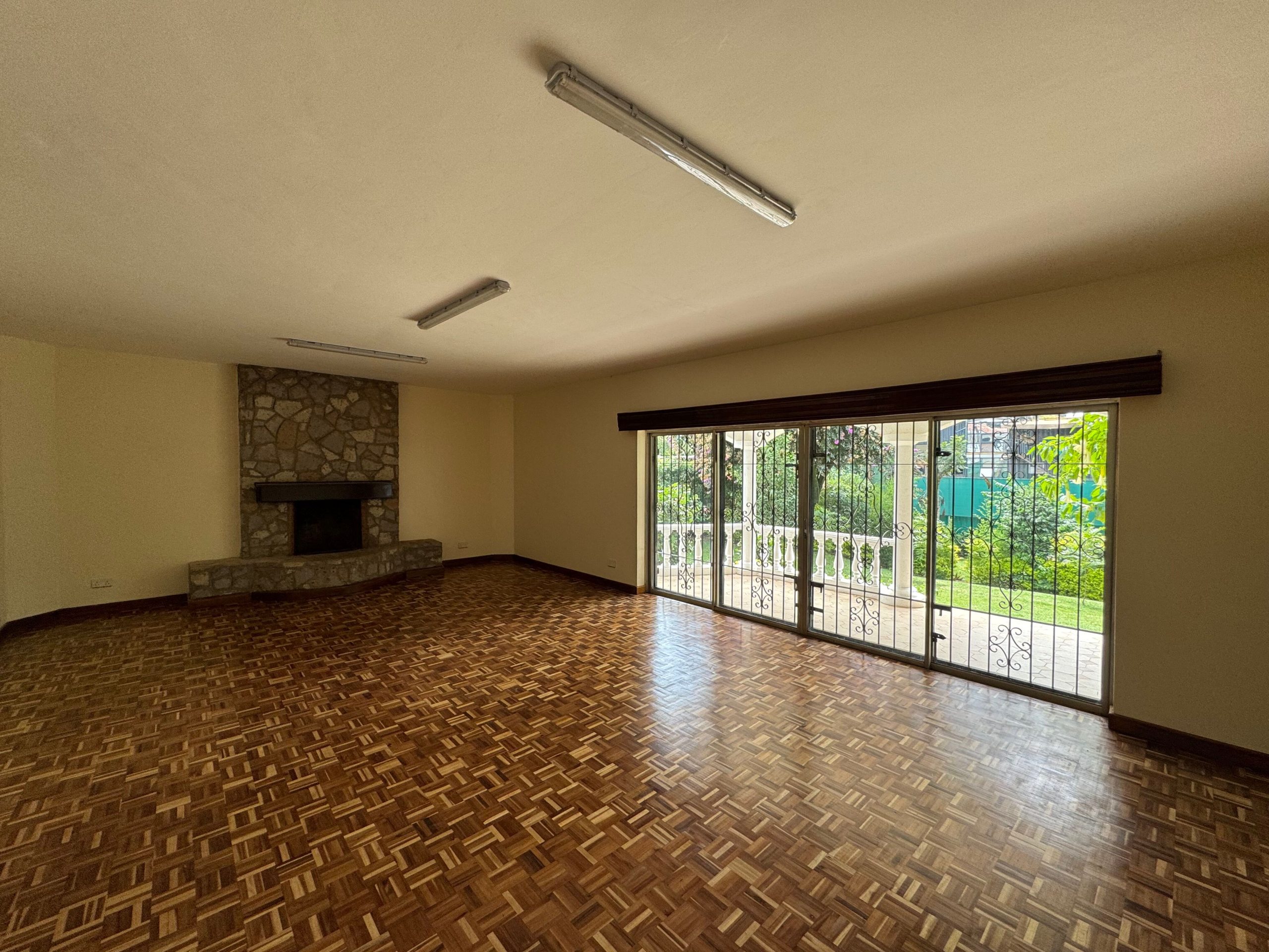5- bedroom ambassadorial residence