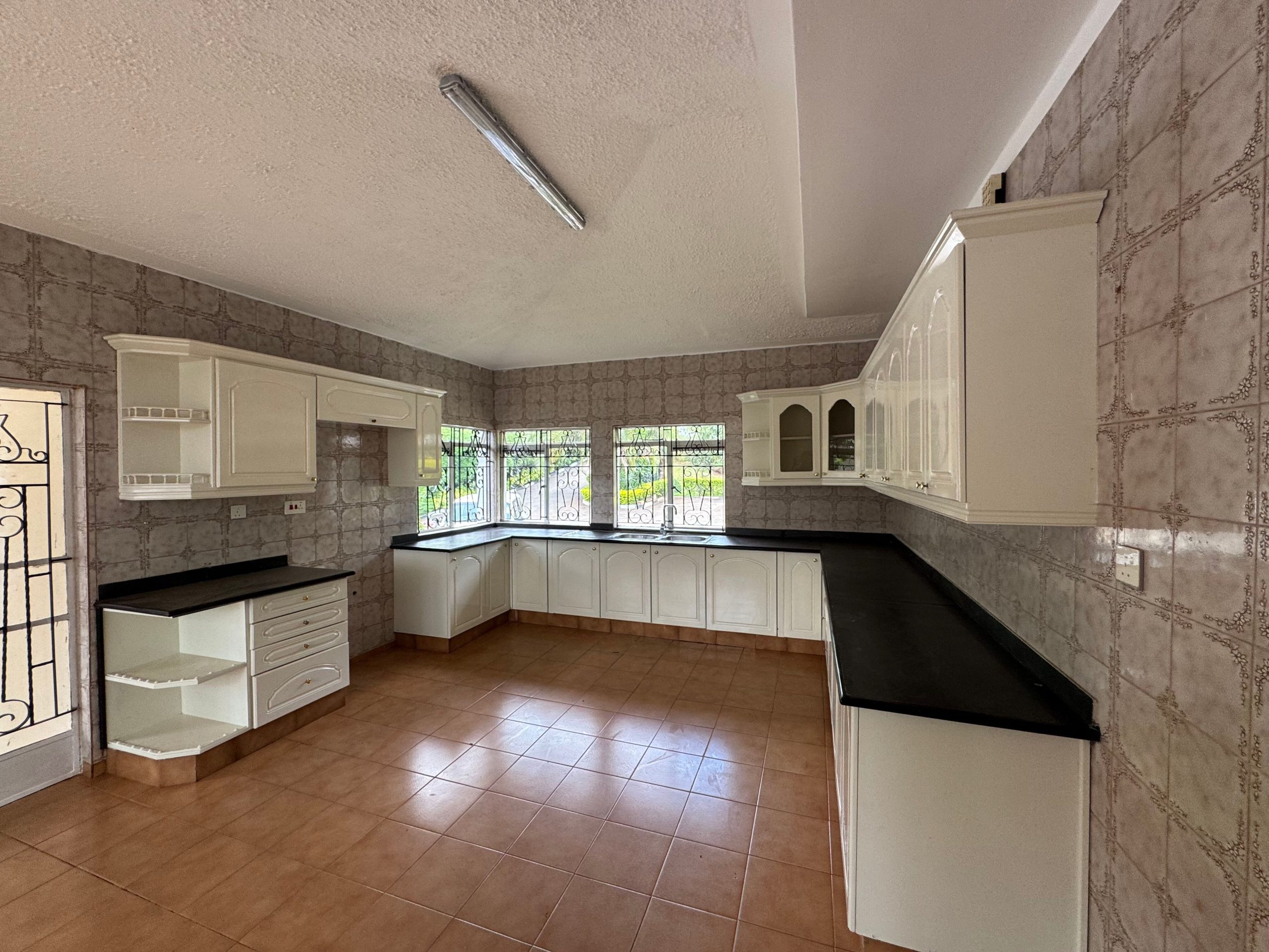5- bedroom ambassadorial residence