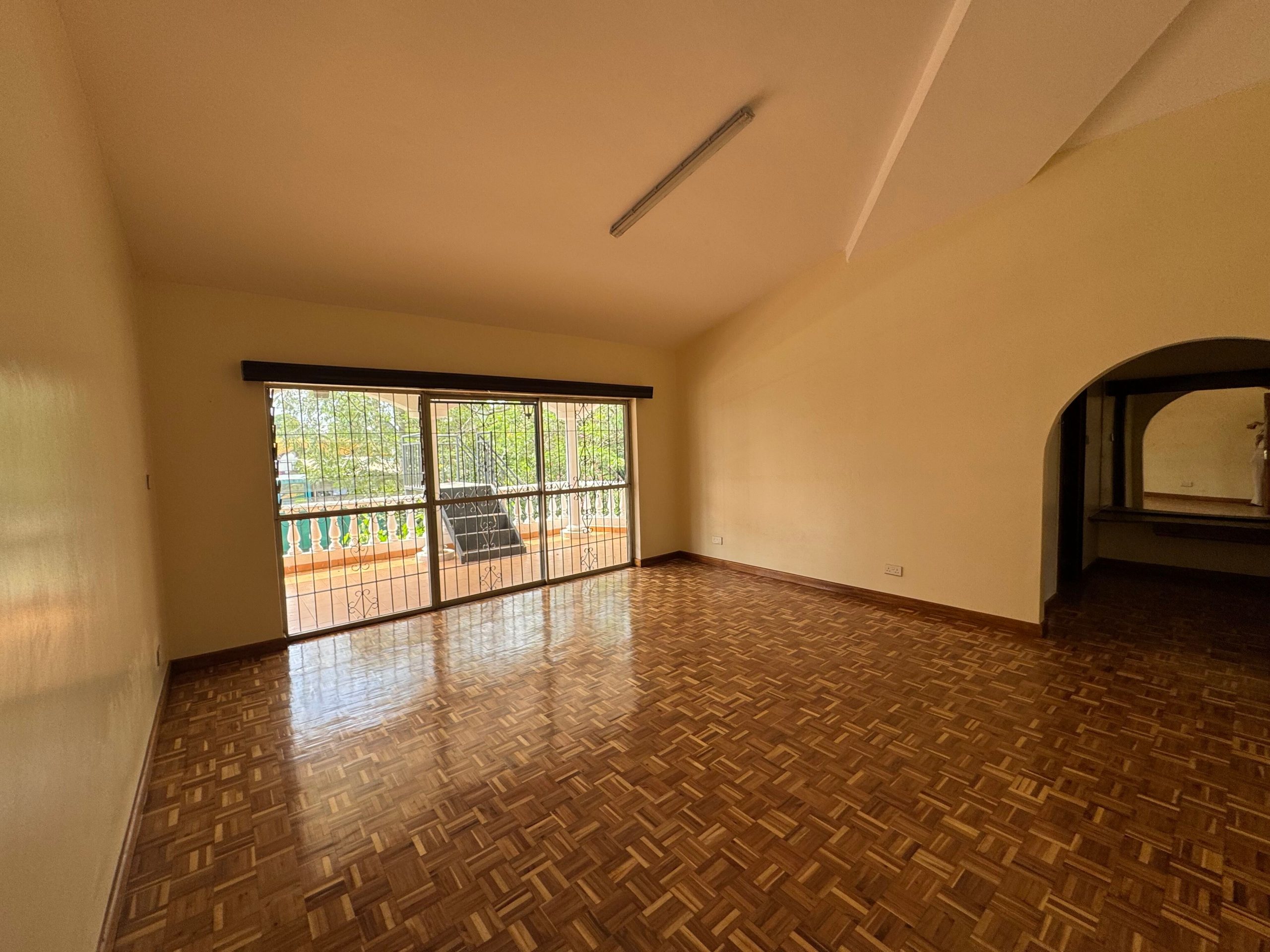 5- bedroom ambassadorial residence