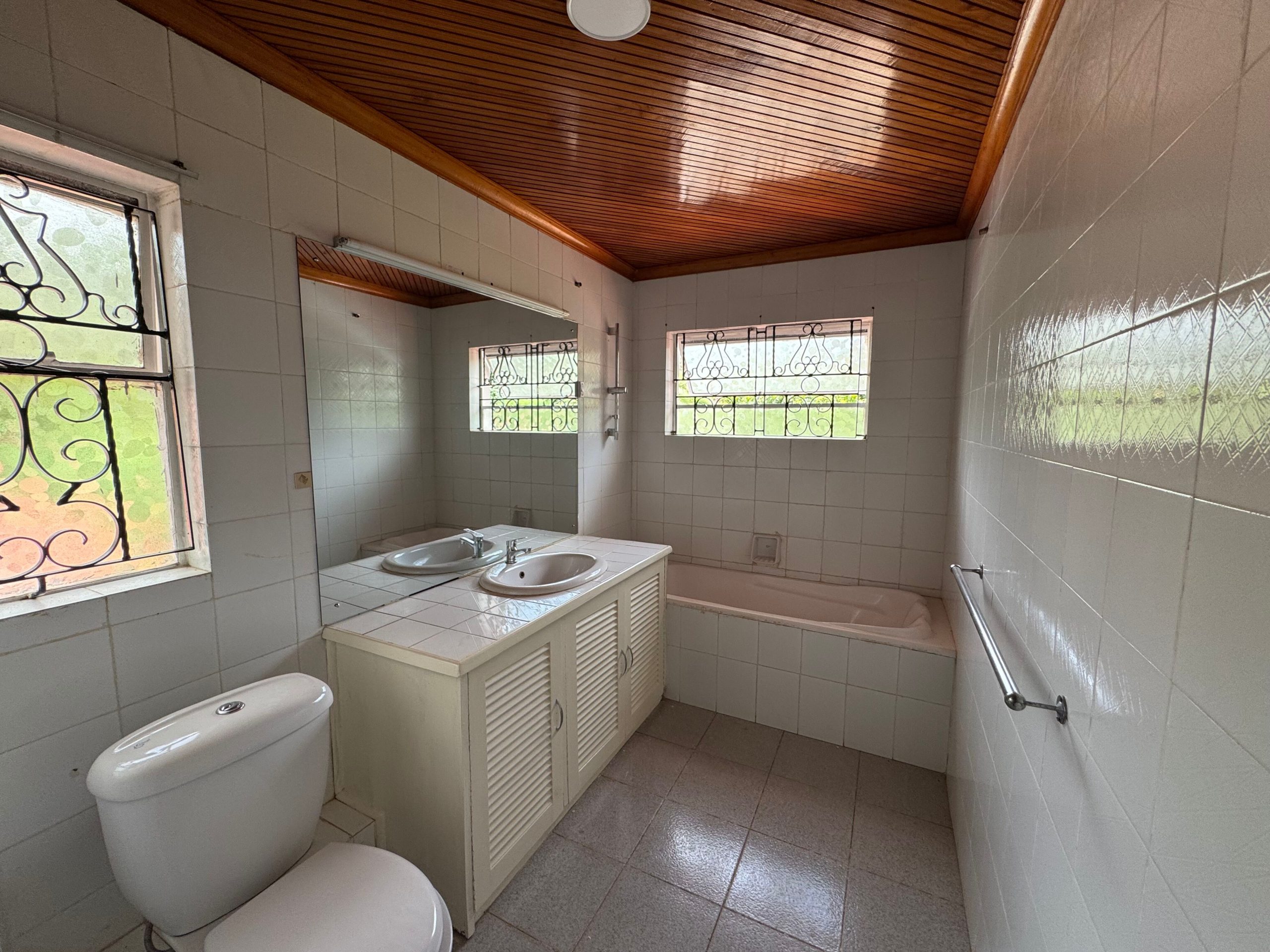 5- bedroom ambassadorial residence